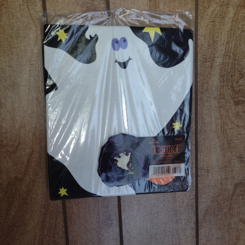 BRAND NEW!!! HALLMARK HALLOWEEN T-SHIRT. EXTRA LARGE. UNISEX.